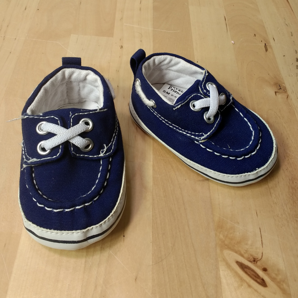 Luvable Friends Baby Shoes Size: Small 0-6 Months
